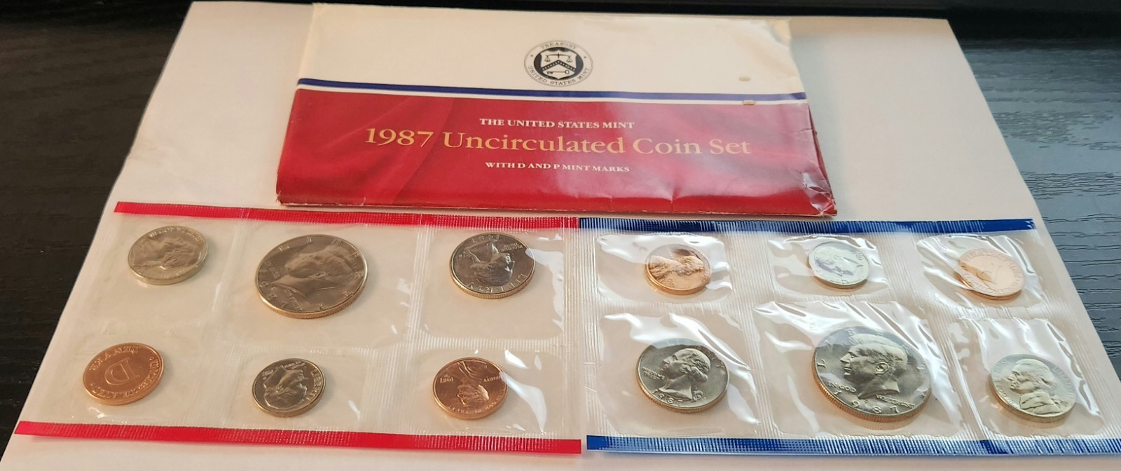 1987 US Mint Set: Unc. Sealed coins from D & P mints. 10 coins plus mint tokens