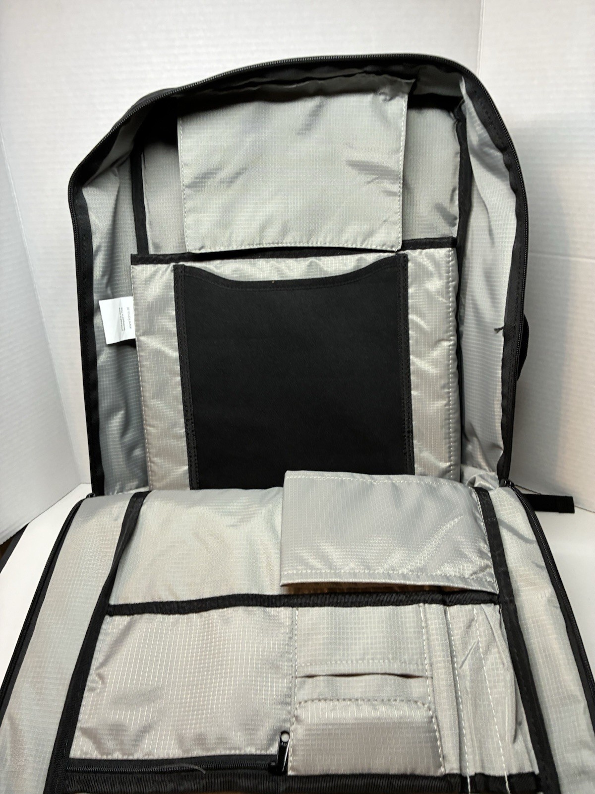 Backpack NWOT Kohla Restless 25L Black Multimedia Retractable Straps Side Handle