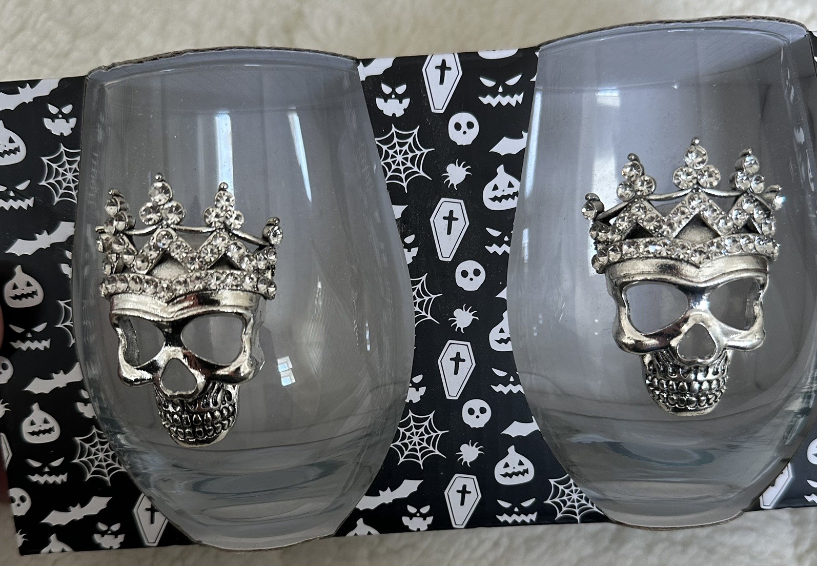 2x HALLOWEEN JEWELED SKULL WITH CROWN WINE GLASSES set of 2 in box