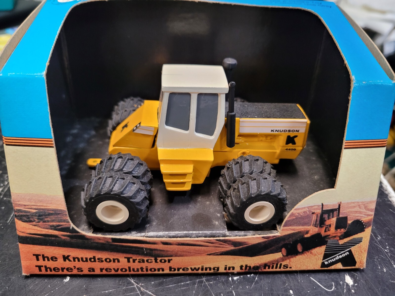 Knudson 4400 1/64 Cast Metal Tractor 4WD USA