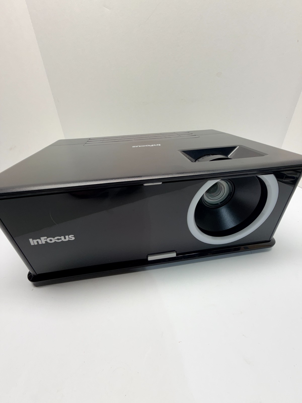 Infocus DPL Projector 3000 Lummus works Great