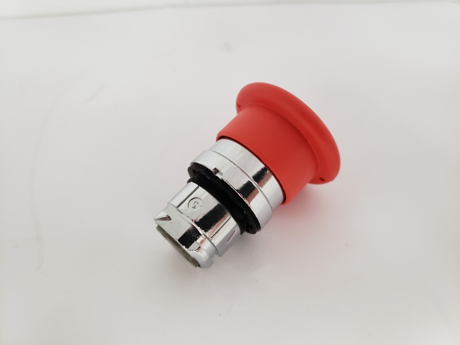 TELEMECANIQUE ZB4 BT4 PUSHBUTTON RED PUSH/PULL (088864) NIB