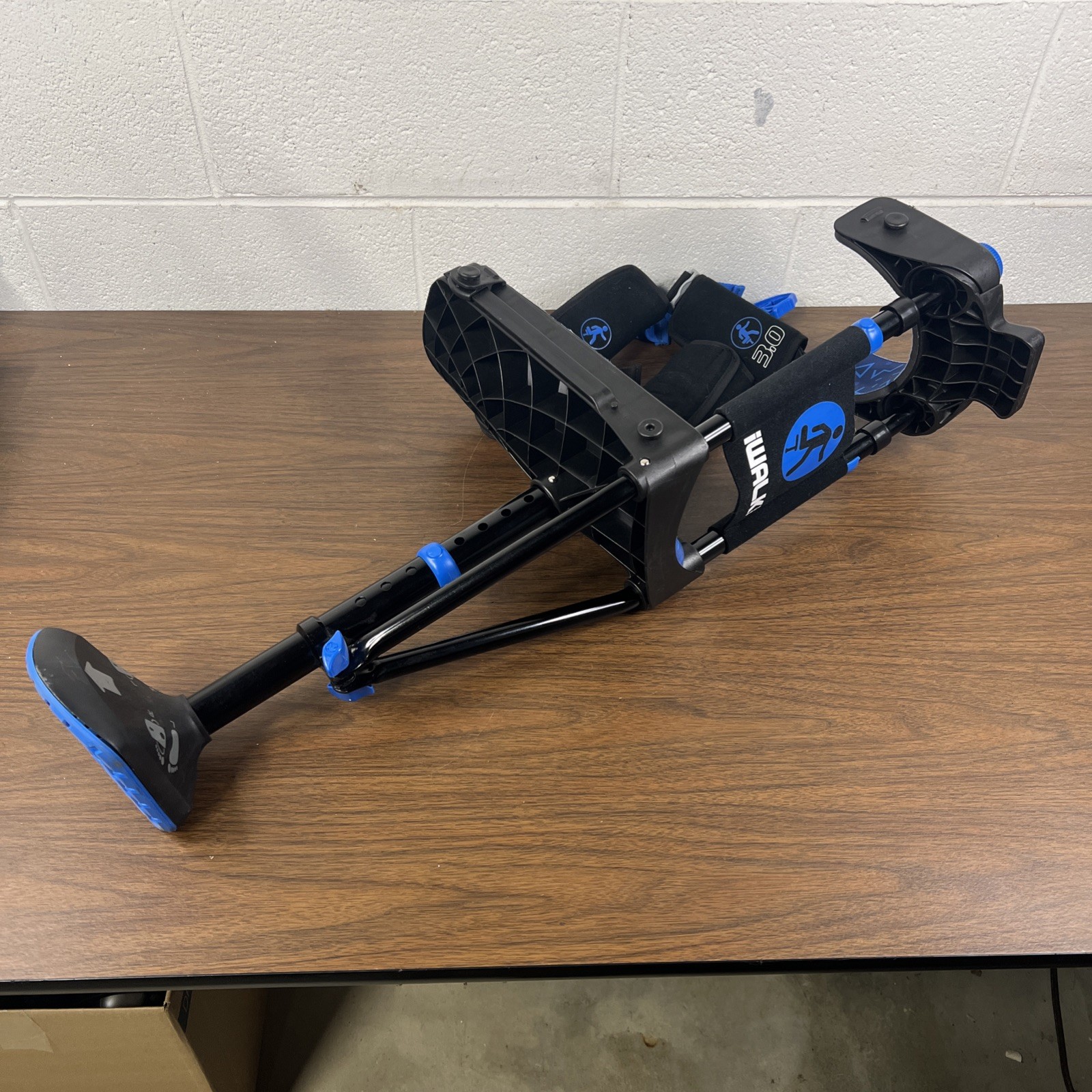 iWALK 3.0 Hands Free Crutch - Pain Free Knee Crutch Alternative to Crutches