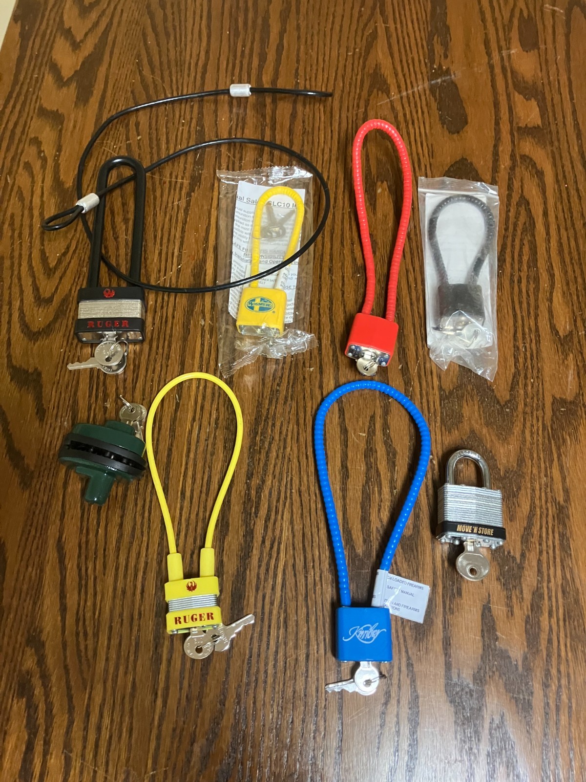 Gun ,locks, miscellaneous ect., 8,Gun Locks Lot