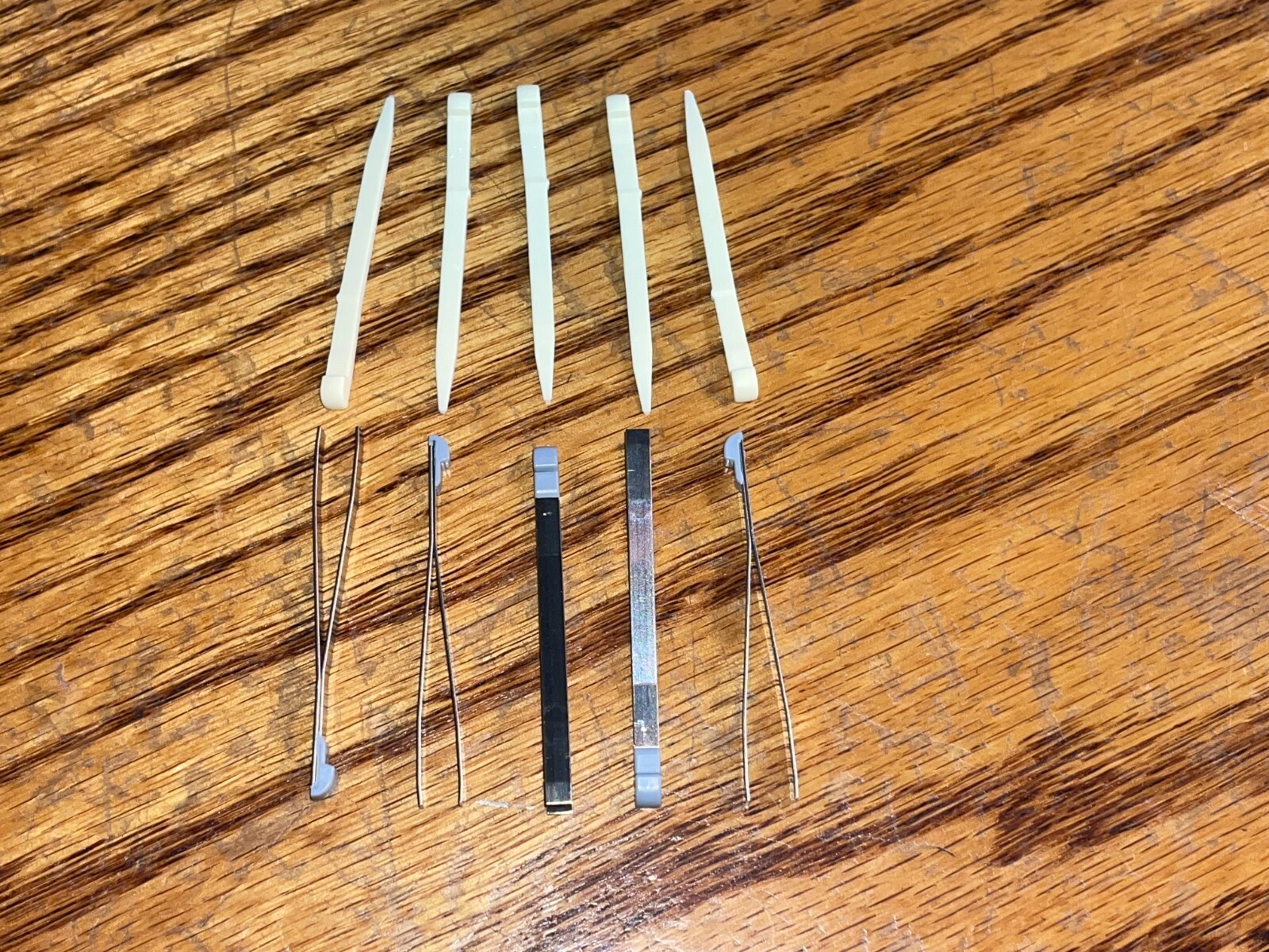 Victorinox ACCESSORY PARTS KIT Small Knives: 5 TOOTHPICKS + 5 TWEEZERS