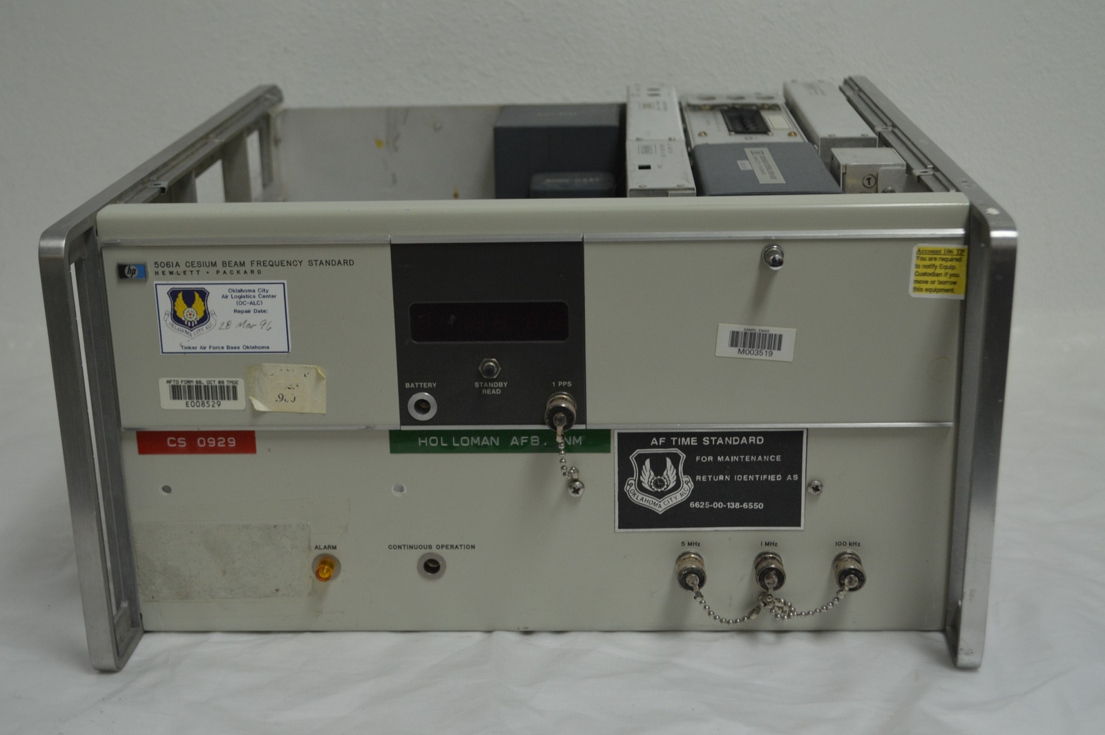 *TC*  HEWLETT PACKARD HP 5061A CESIUM BEAM FREQUENCY STANDARD  (TMD44)