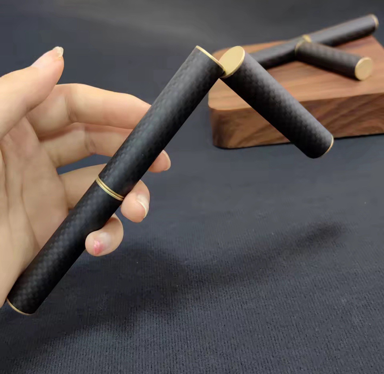 Hot Carbon Fiber + Brass 3 Section Fingert Spinner Top Adult Toy Magnetic Metal