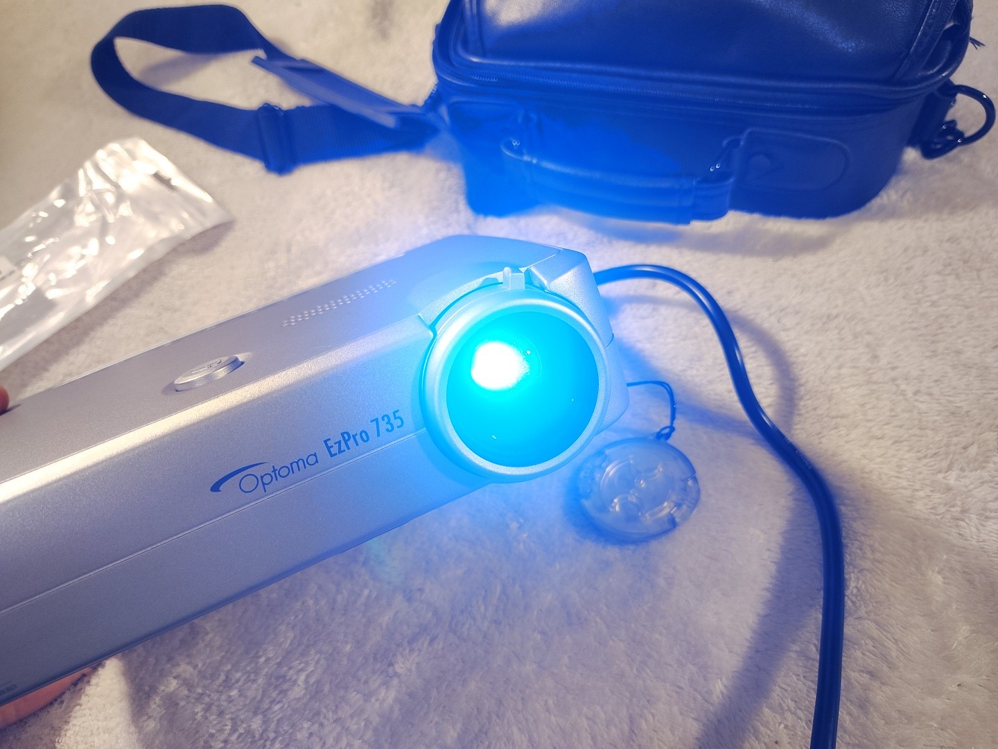 Optoma EP735 EzPro DLP Projector Powers On Carrying Case Remote Bundle Cables