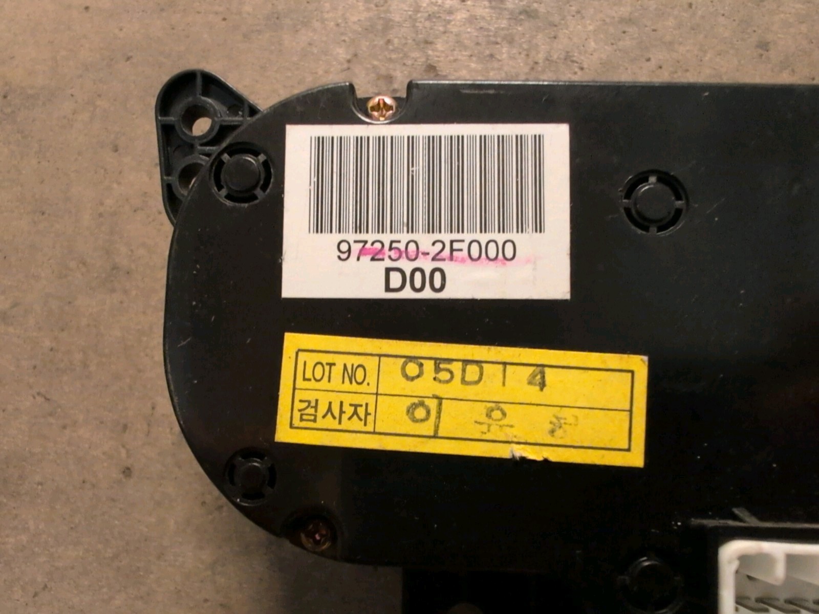 KIA Sorento Heater Control Switch Panel Genuine 972502F000