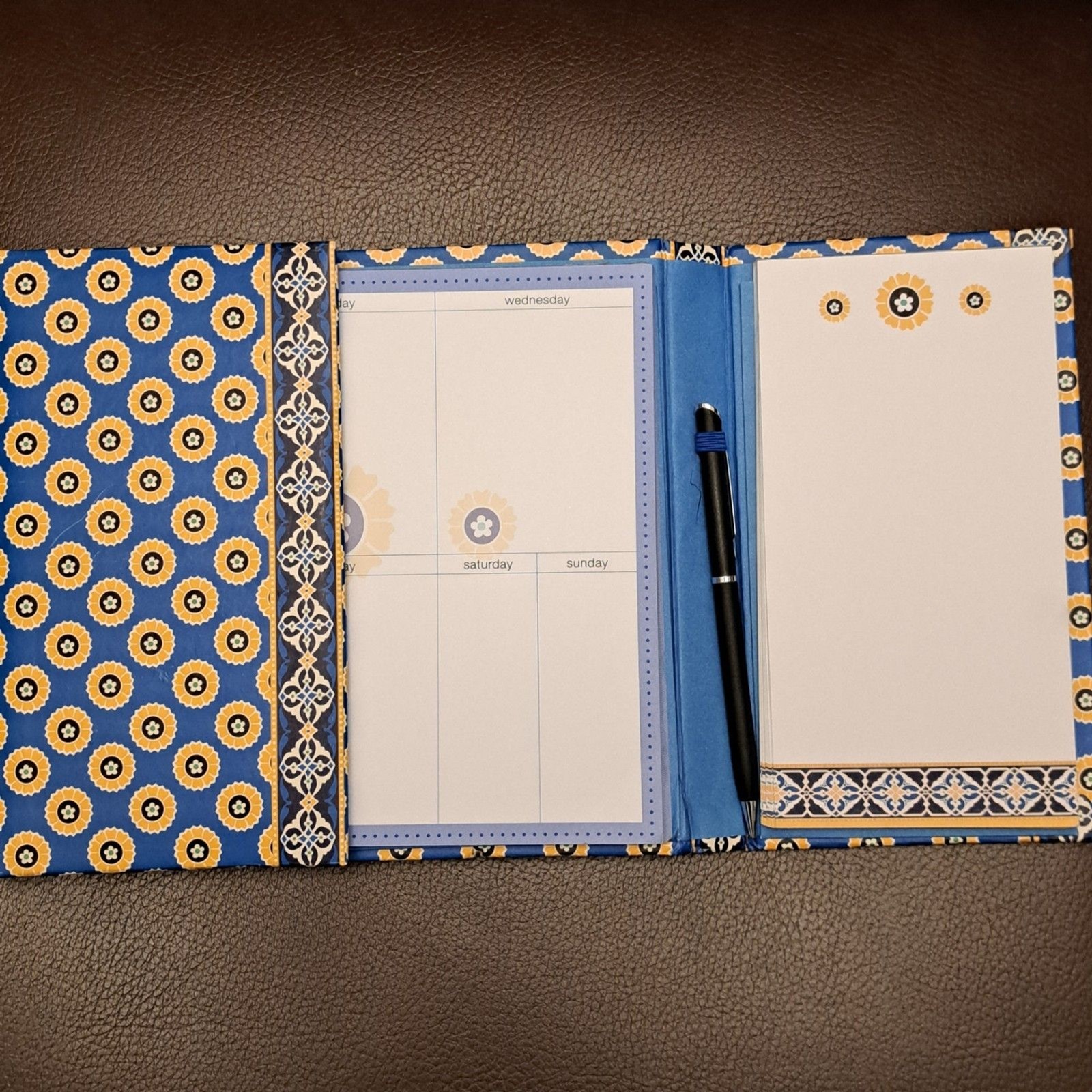 Vera Bradley Weekdays Note book set with pen riviera blue pattern Magnet Closure