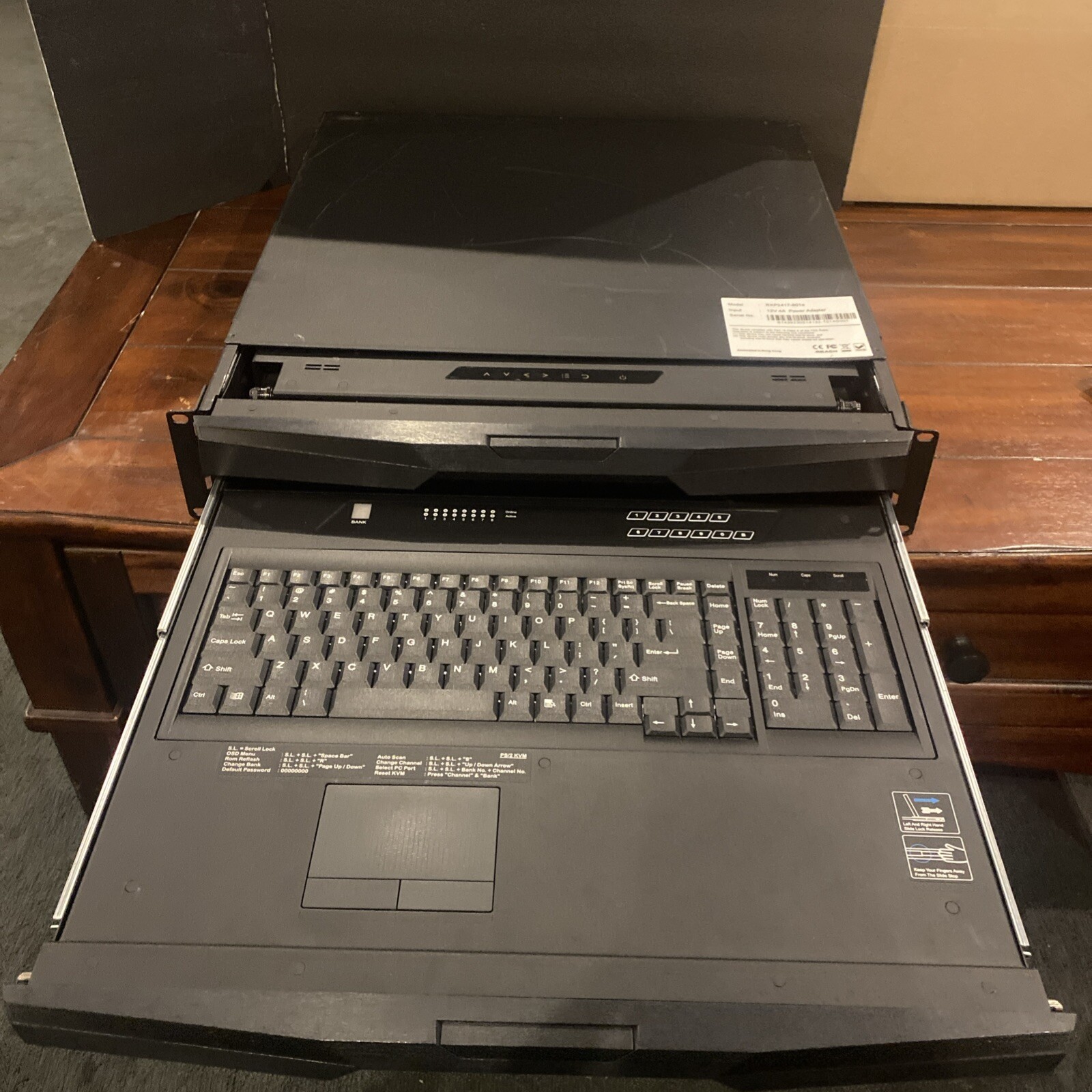 Austin Hughes CyberView RKP2417-801e 2U 17" TFT Monitor Keyboard Drawer Untested