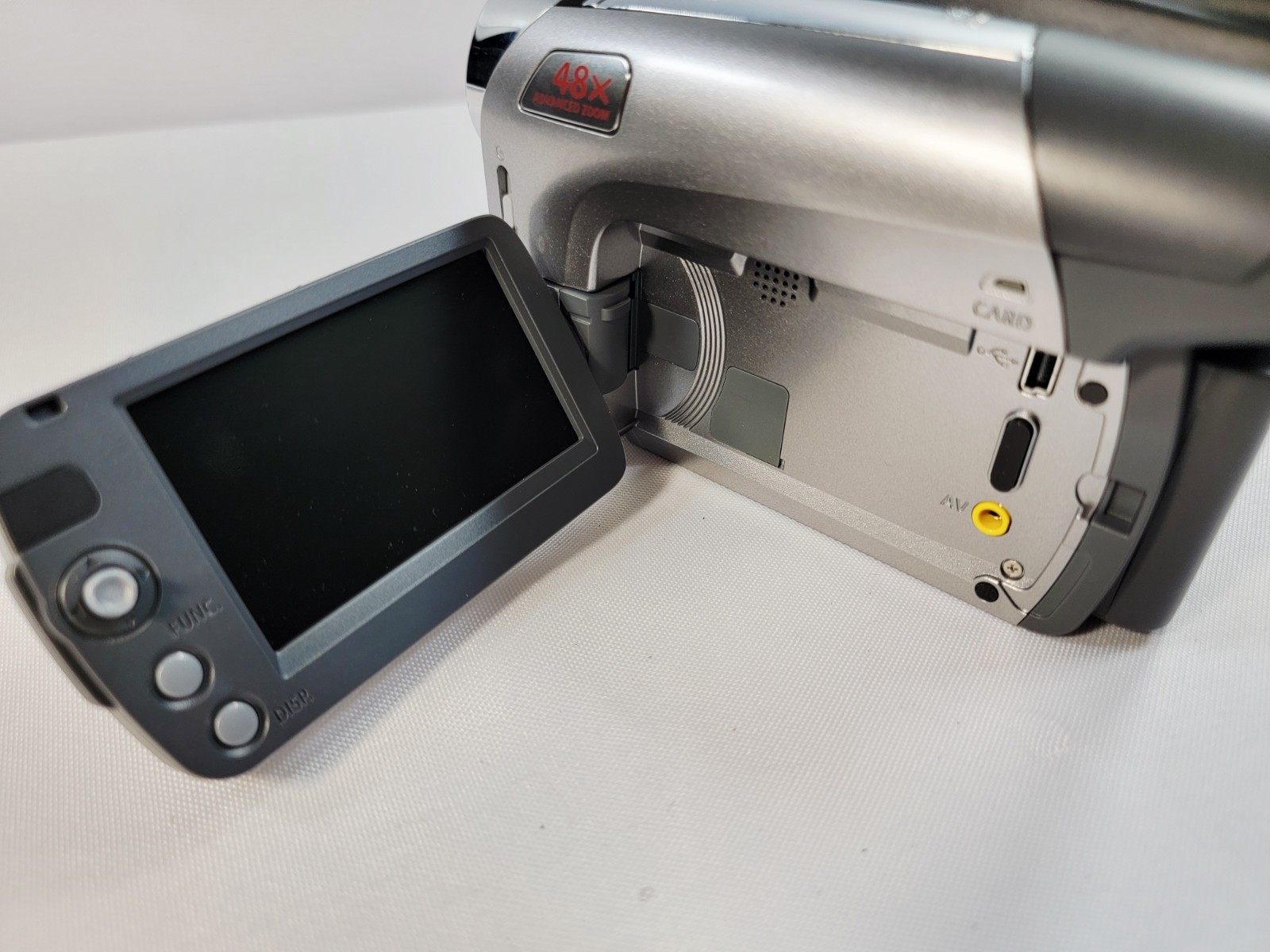 Canon DC330 DVD Camcorder with 37x Optical Zoom, Bundle