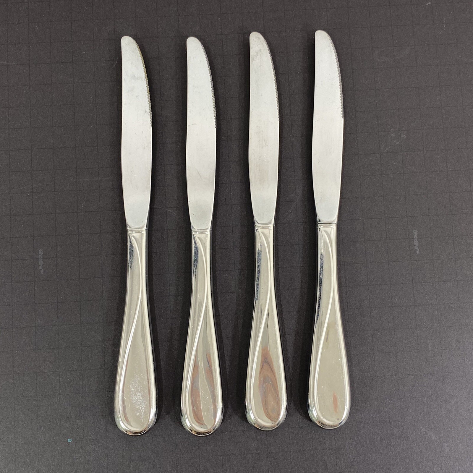Oneida Stainless FLIGHT-RELIANCE Flatware Lot of 4 DINNER KNIVES 9"