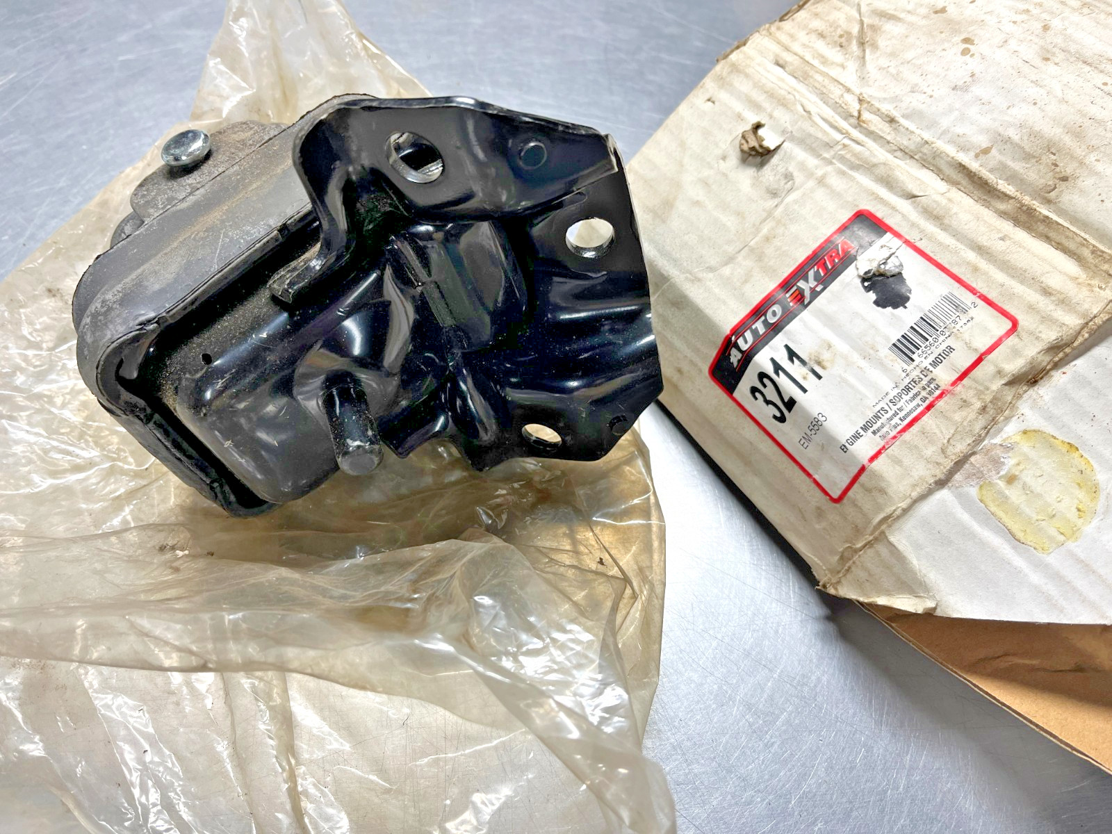 3211 Auto Extra ENGINE MOUNT Western Star EM-5583 , EM5583