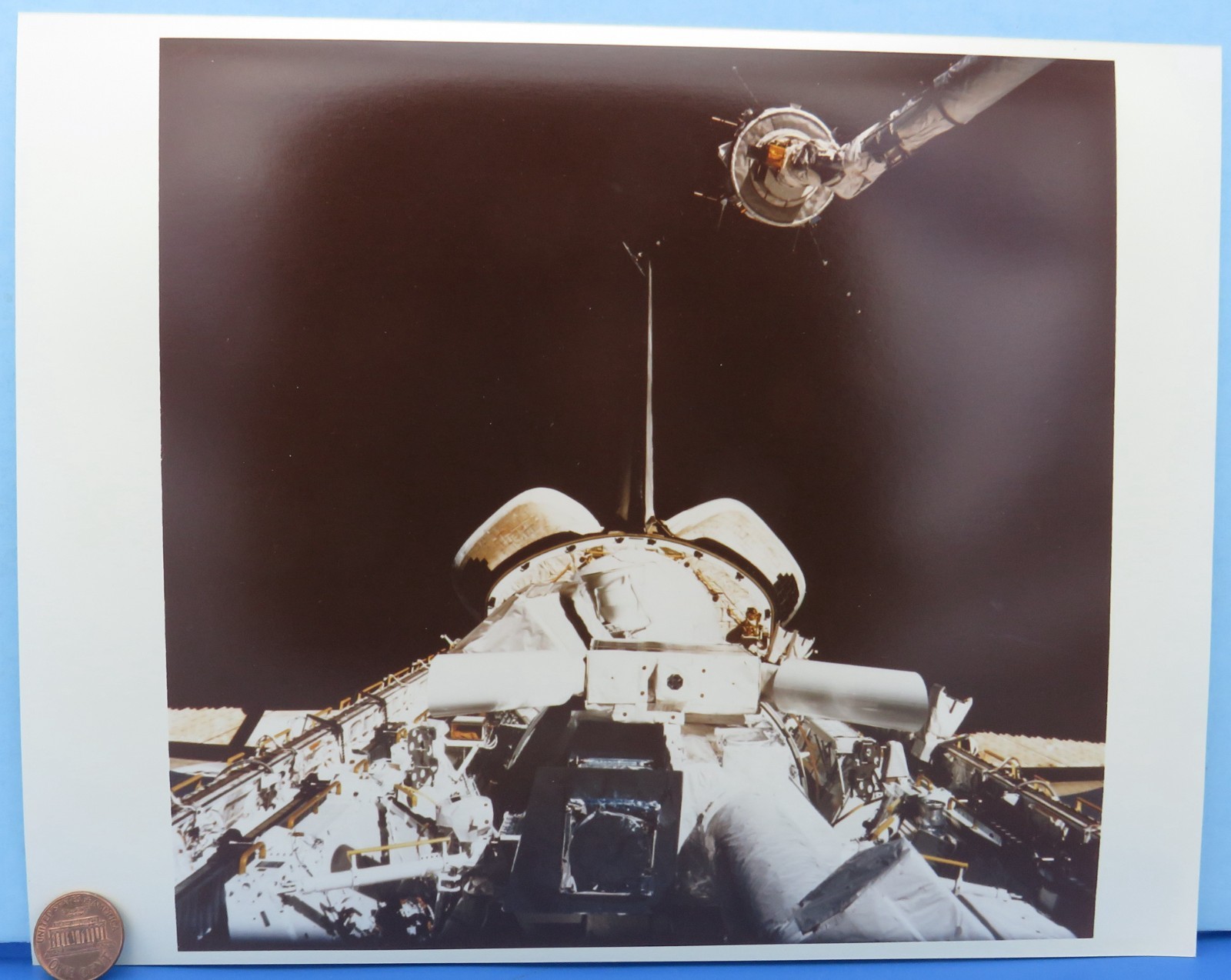 NASA press PHOTO STS-51f vtg CHALLENGER RMS Grasps Plasma Diagnostics Package