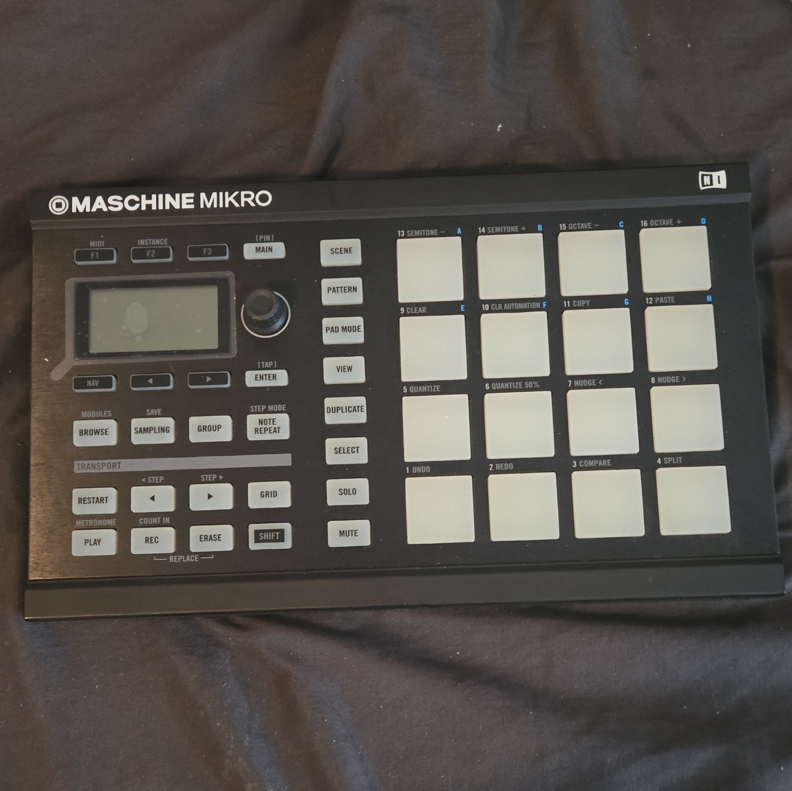Native Instruments Maschine Mikro USB Digital Pad Controller, 16 Keys No Cords