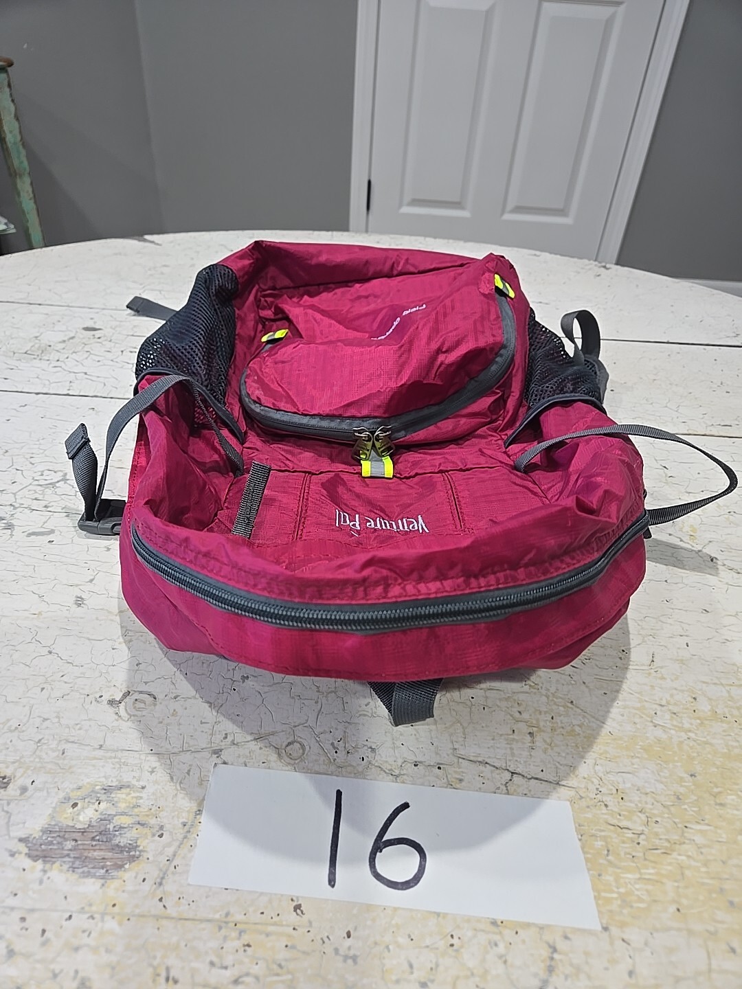VENTURE PAL Field Operation 35L Maroon