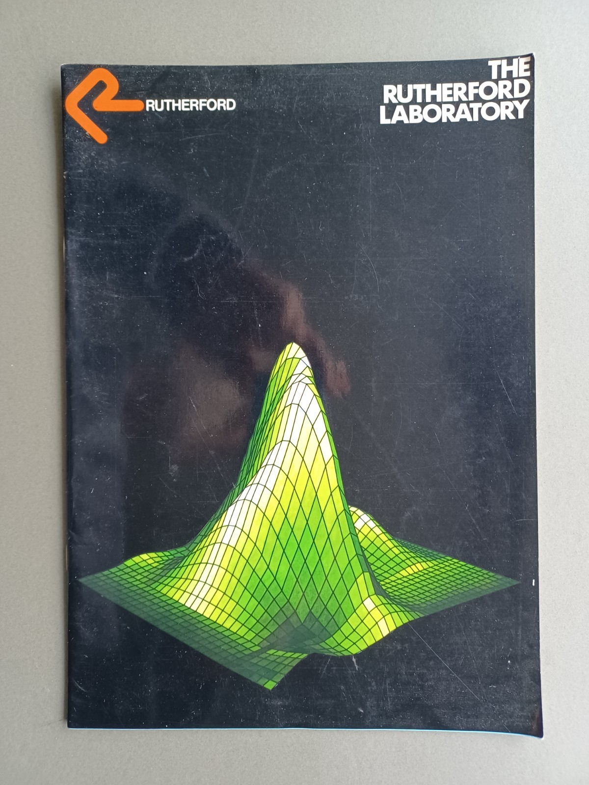 1979 INFORMATION BOOKLET ABOUT THE "RUTHERFORD LABORATORY" CHILTON, OXFORD P/B