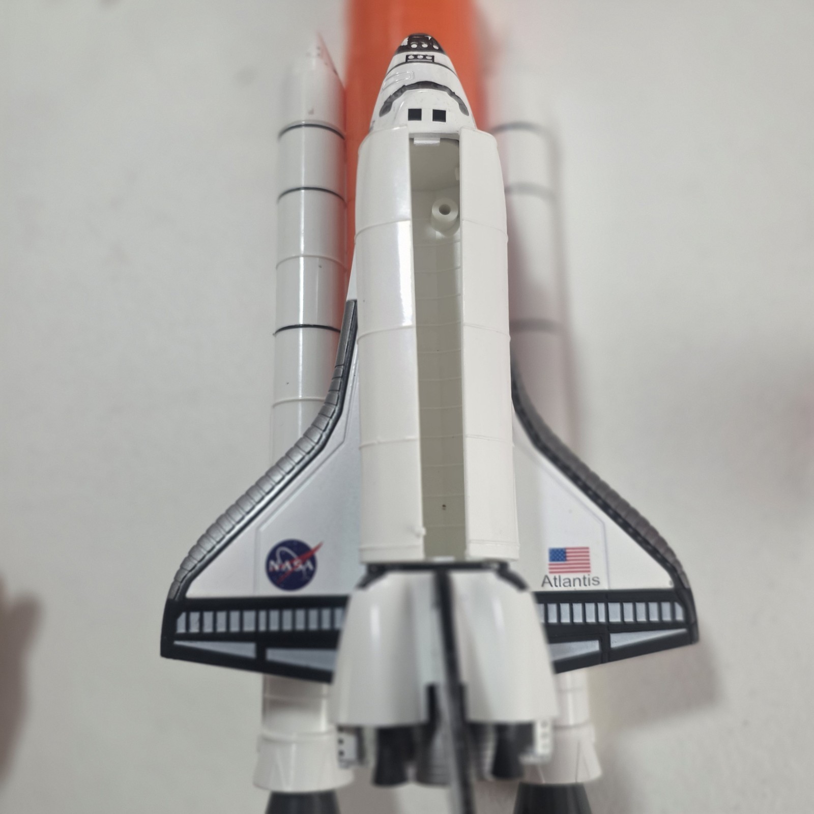 NASA Space Shuttle Model Rocket Model Atlantis with space men