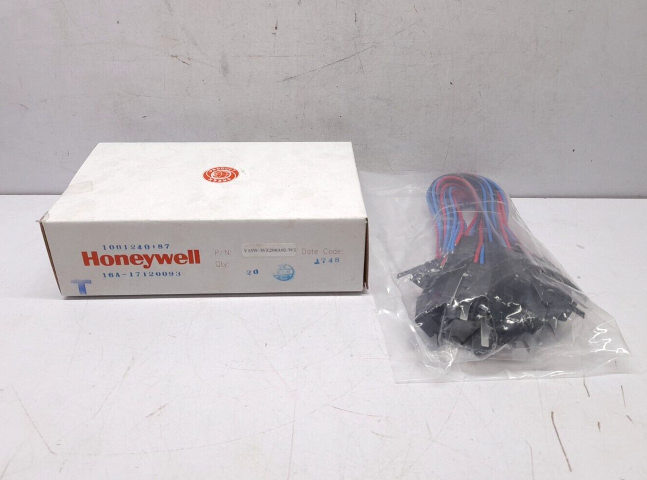 Honeywell V15W-WZ200A02-W2 Miniature Micro Switch - 20PCs/Lot