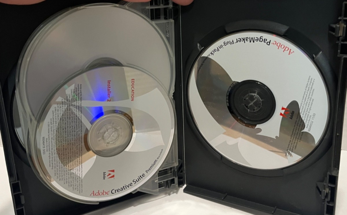 Adobe Creative Suite CS1 Premium Disc Set Complete w/ Case Fast Ship
