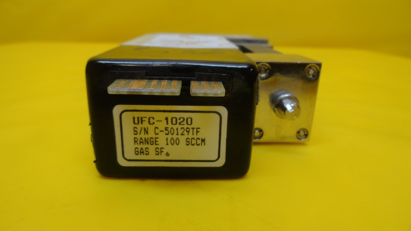 Unit Instruments UFC-1020 Mass Flow Controller MFC 100 SCCM SF6 Used Working