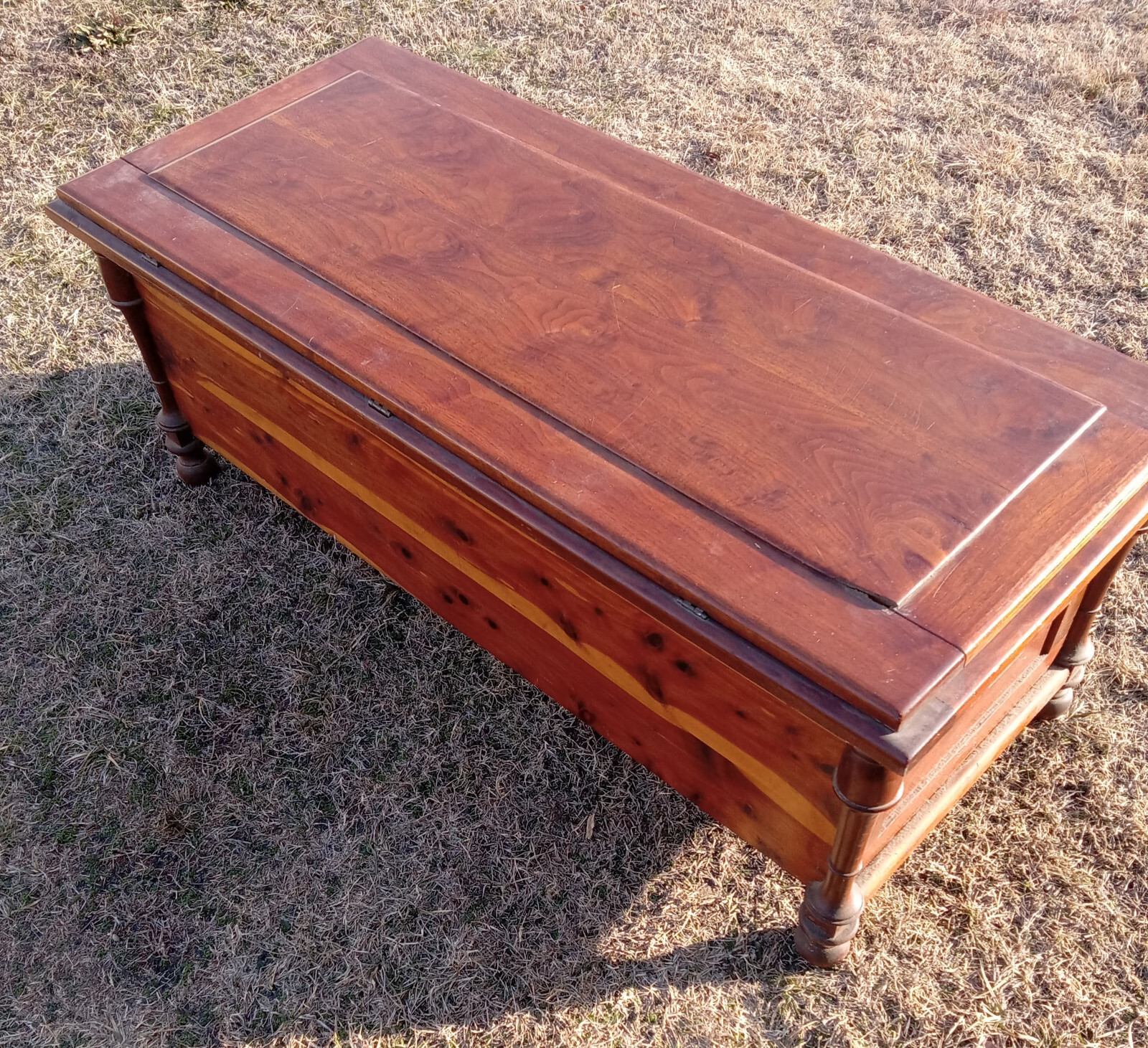 Walnut Cedar Chest / Blanket Chest / No Locking Mechanism