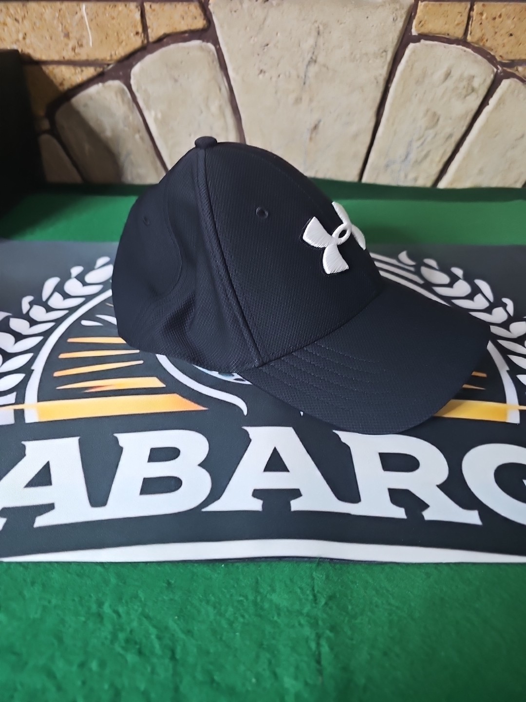 Under Armour Golf UA Classic Fit Hat / Fitted Medium/Large / Black