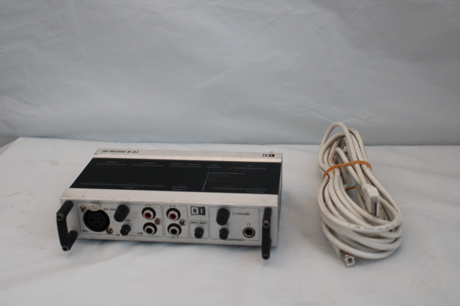 Native Instruments Audio 8 DJ Audio/MIDI Interface 4 Ch USB CABLE "TESTED WORK