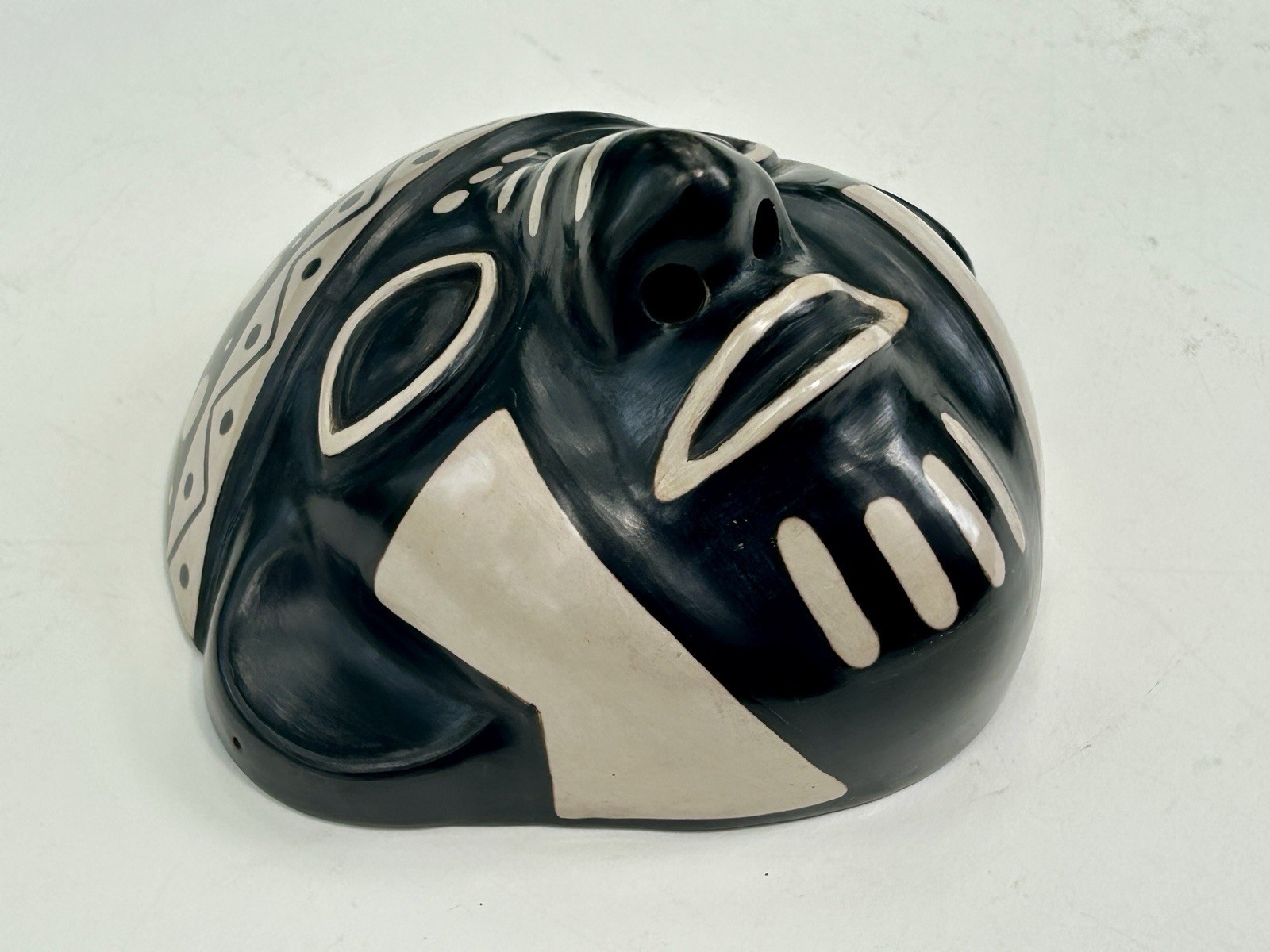 Chulucanas Peru Burnished Ceramic Wall Mask 1970s Blackware 7″ Dia VTG