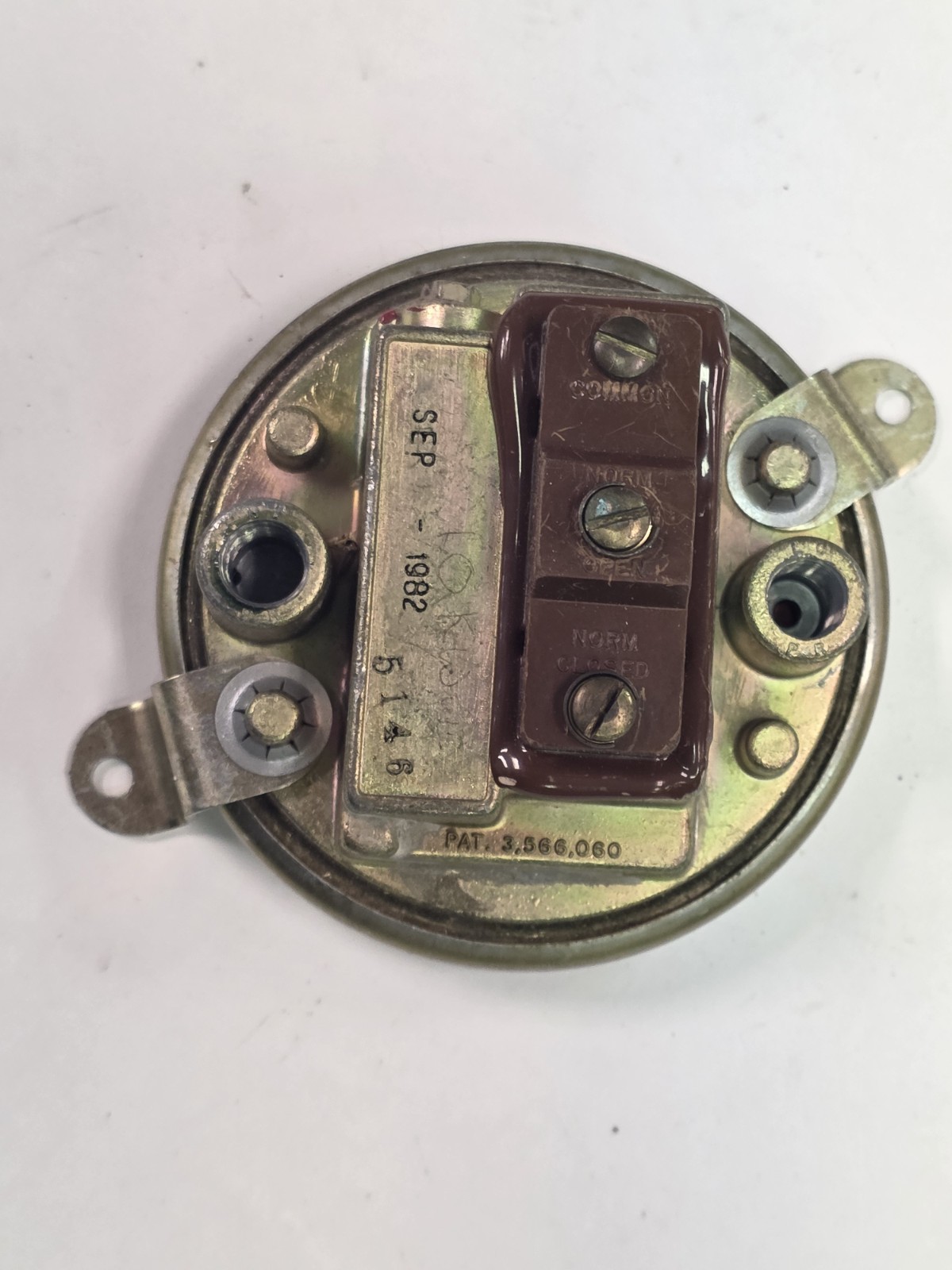 Dwyer 1900-1 Pressure Switch New Military Surplus