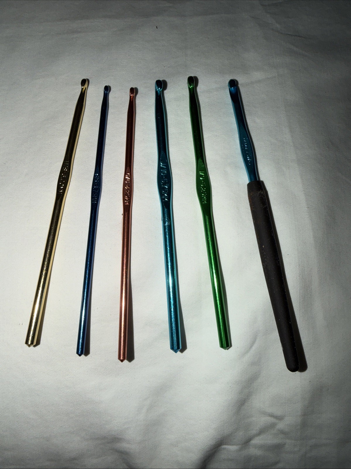5 Boye Crochet Hooks G6, F5, I9, J10, H8, 1-Susan Bates USH8, Lot Of 6
