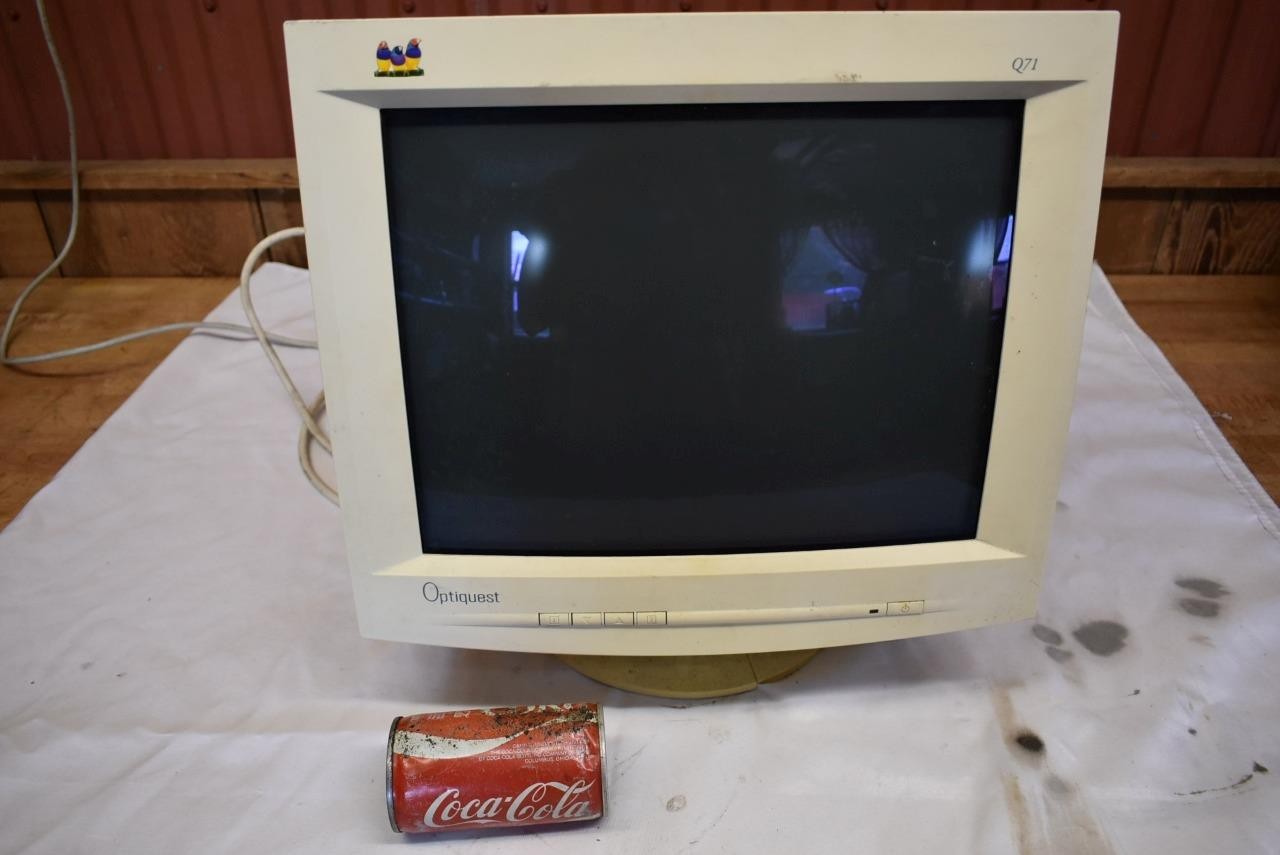 Vintage 2002 ViewSonic Optiquest Q71 Computer Monitor ViewSonic MN.VCDTS22355-6M