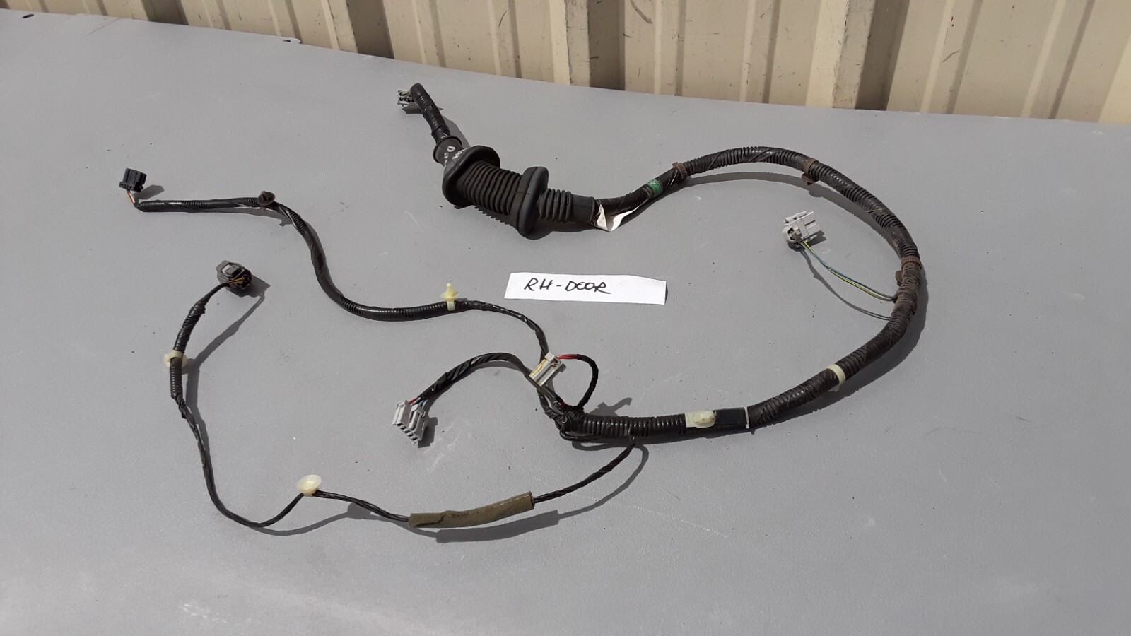 2003 - 2005 Honda Element Front Right Passenger Door Wire Wiring Harness OEM