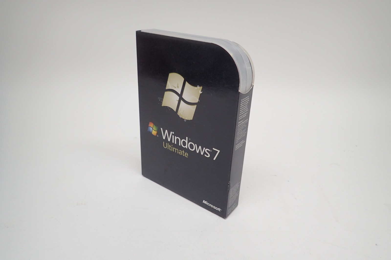 Microsoft Windows 7 Ultimate Retail Box 32 / 64bit Kit Install DVD + Product Key