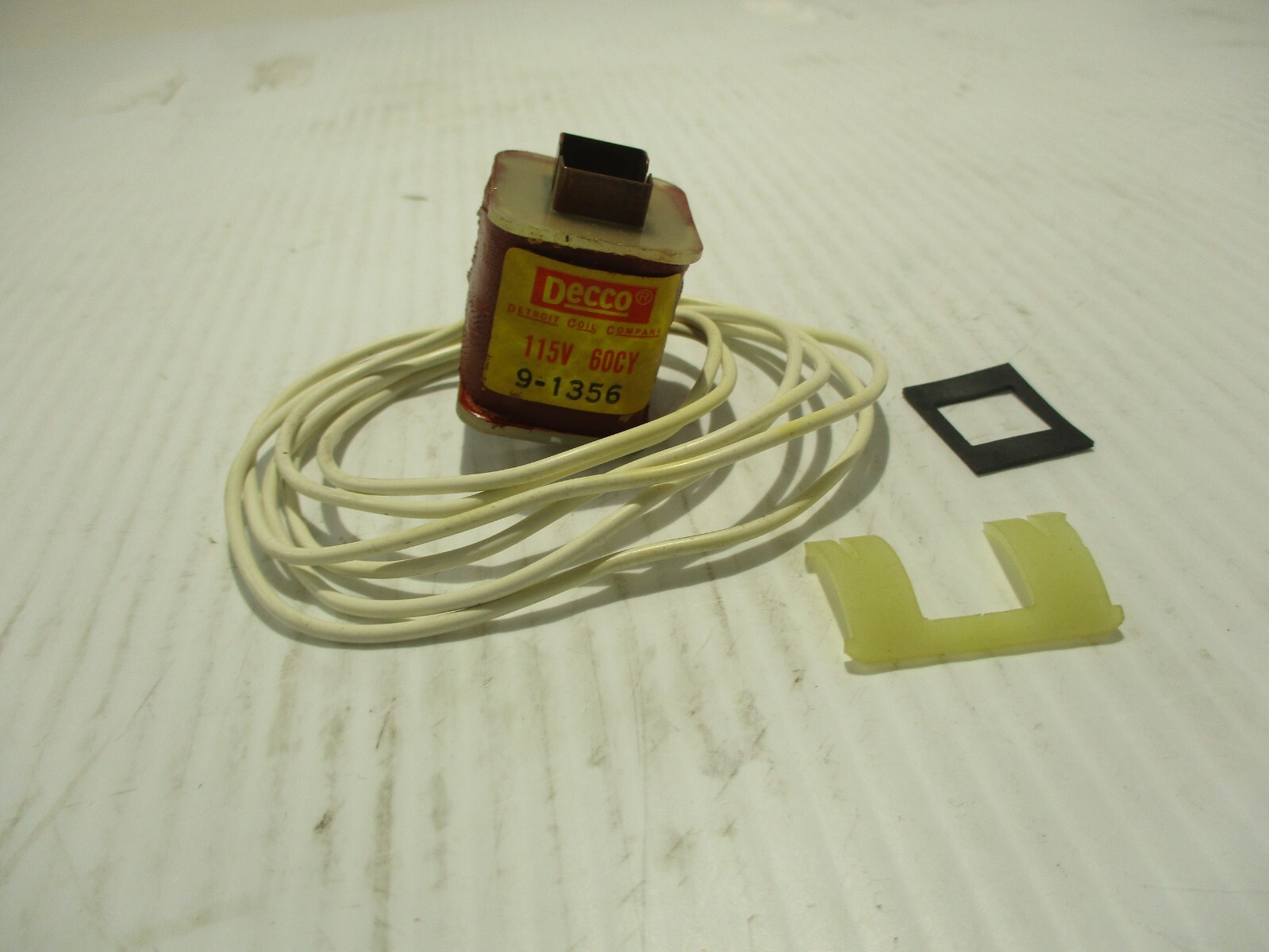 NEW DECCO DETROID 9-1356 COIL 115V