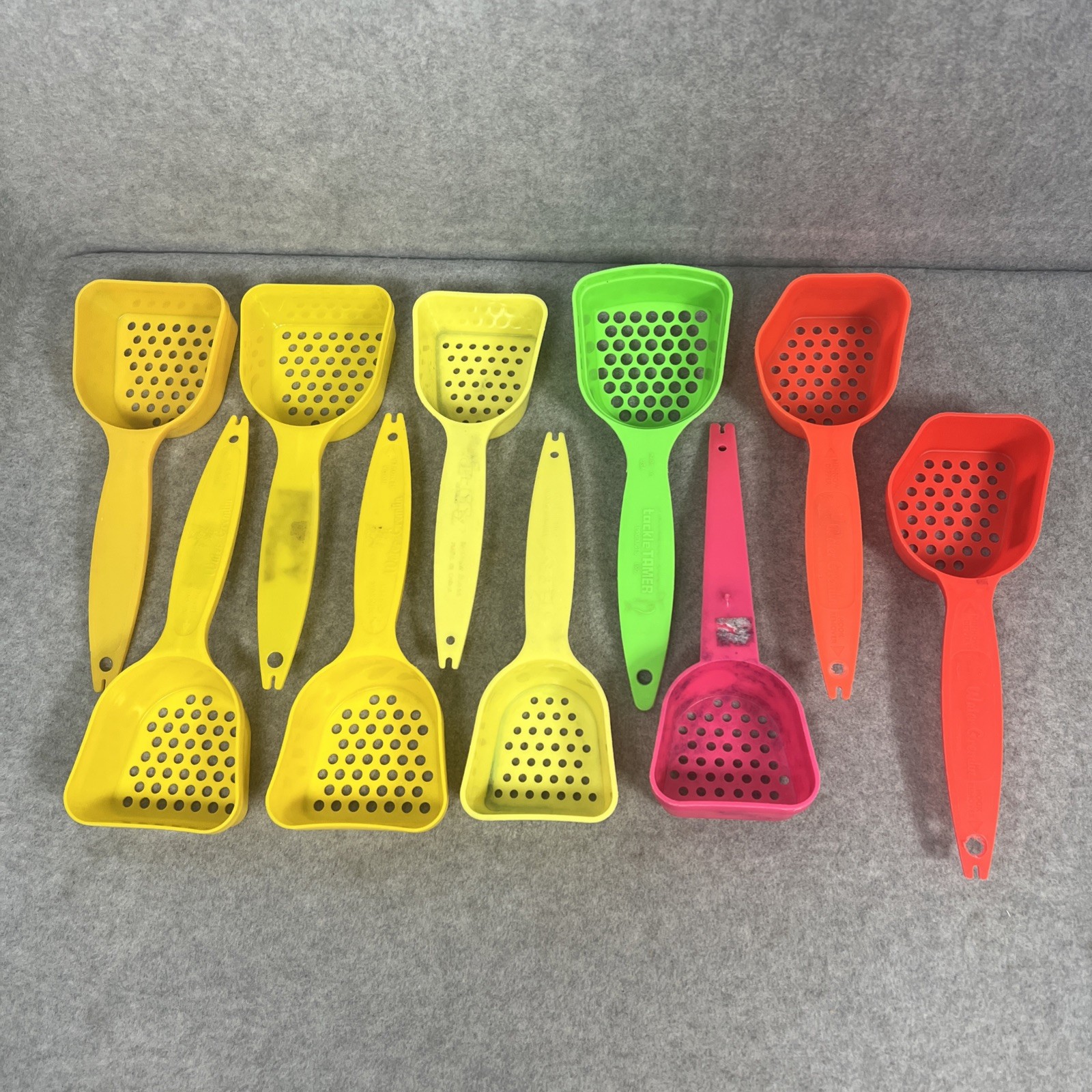 Lot of 10 Minnow Scoops - Jiffy - Tackle Tamer - Water Gremlin - Yellow - Pink