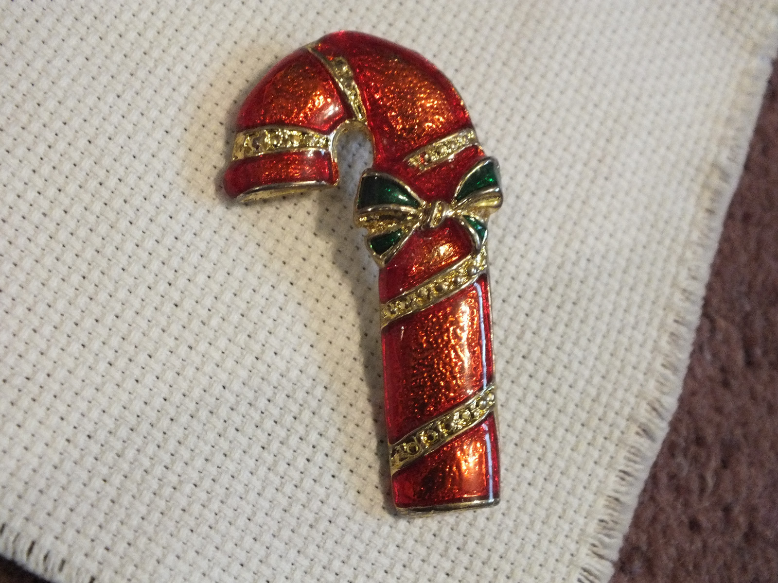 Collectible Brooch Pin Gold Tone Candy Cane Red Green Enamel 2 1/2 x 1 1/4" NICE