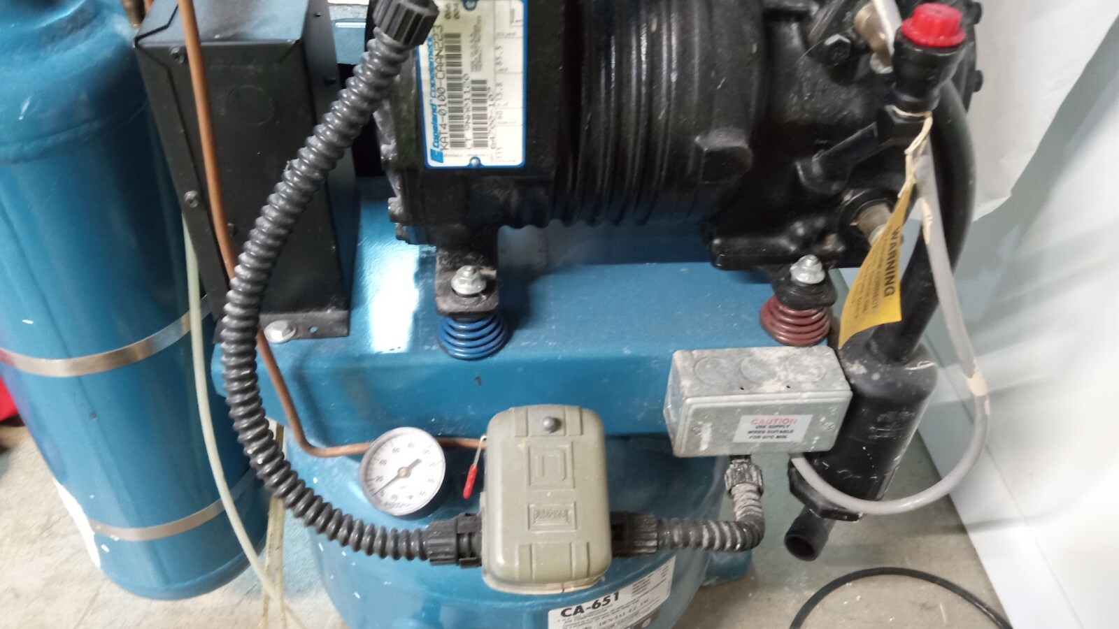 DENTAL AIR COMPRESSOR CA-651 DEN-TAL -USED
