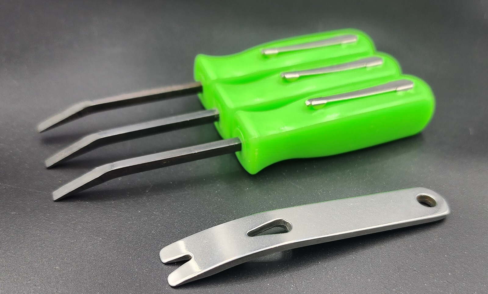 🏡 Essential Homeowner's Green Pocket Prybar Combo Pack - Empower Your Projects!