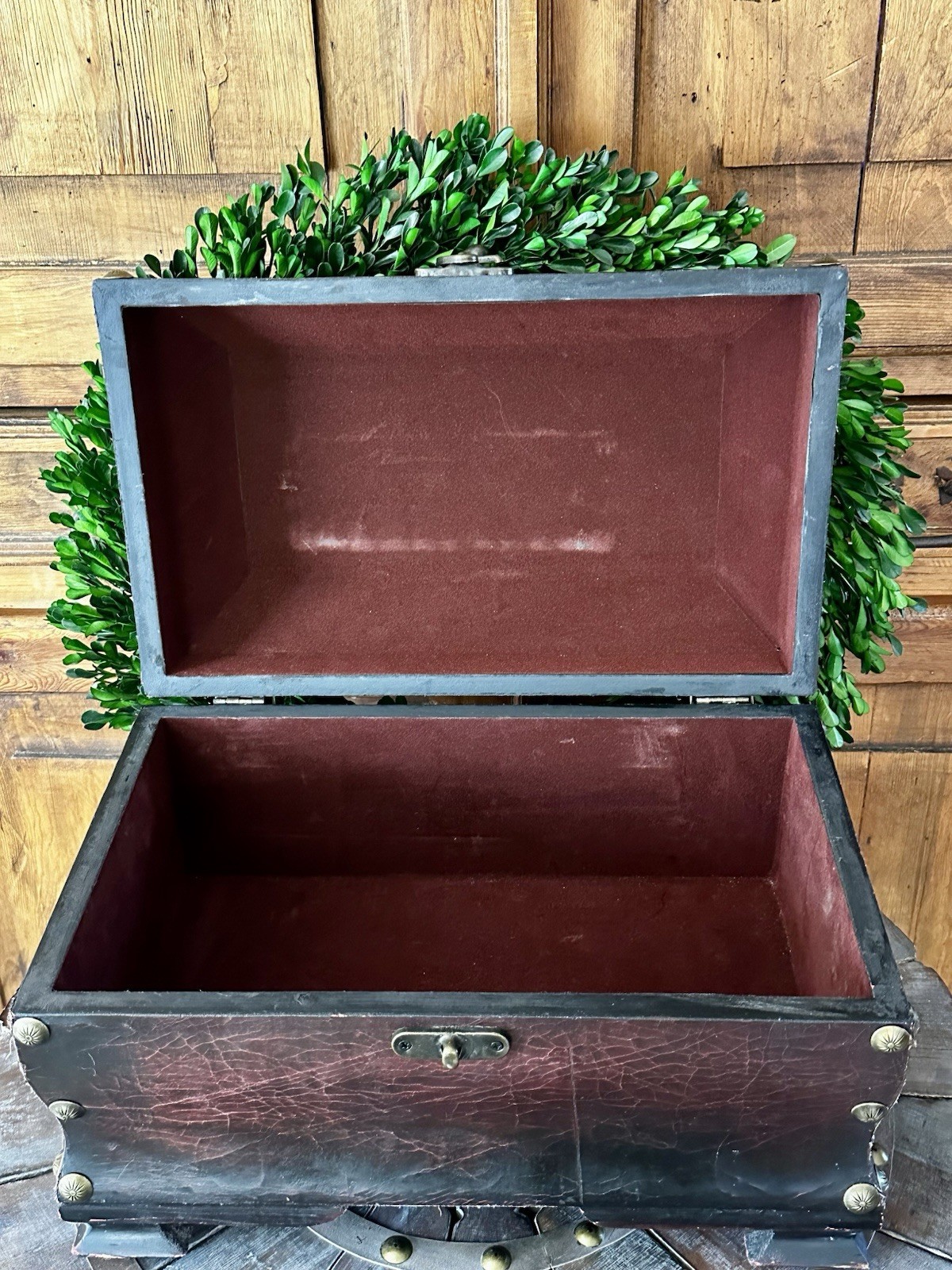 VTG Inspired Hinged/Lidded Faux Leather Rustic Decorative Footed Chest/Trunk
