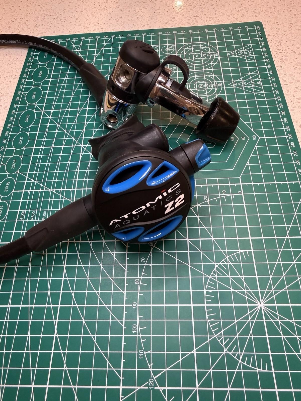 Atomic Aquatics Z2 Scuba Diving Regulator- Yoke - BLUE - REAL CLEAN