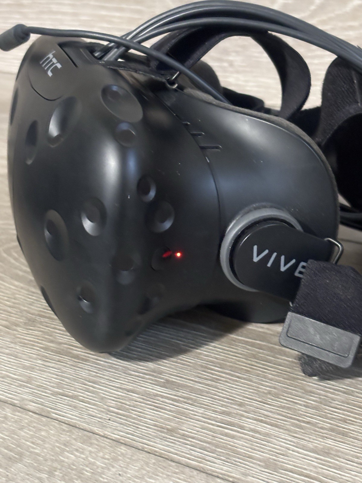 HTC Vive VR Full Headset Kit System Virtual Reality TURNS ON BUT UNTESTED AS-IS