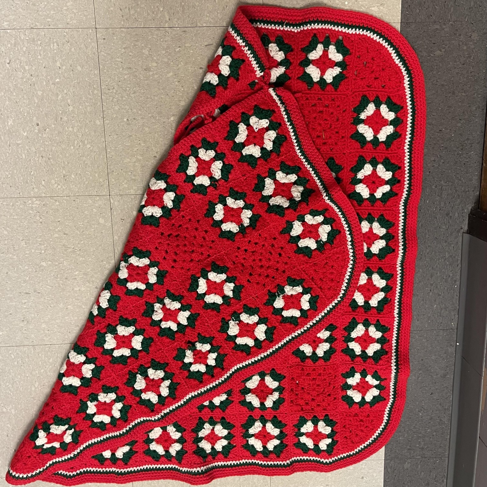 Vintage Handmade Crochet Christmas Tree Skirt Afghan Granny Square Holiday Decor