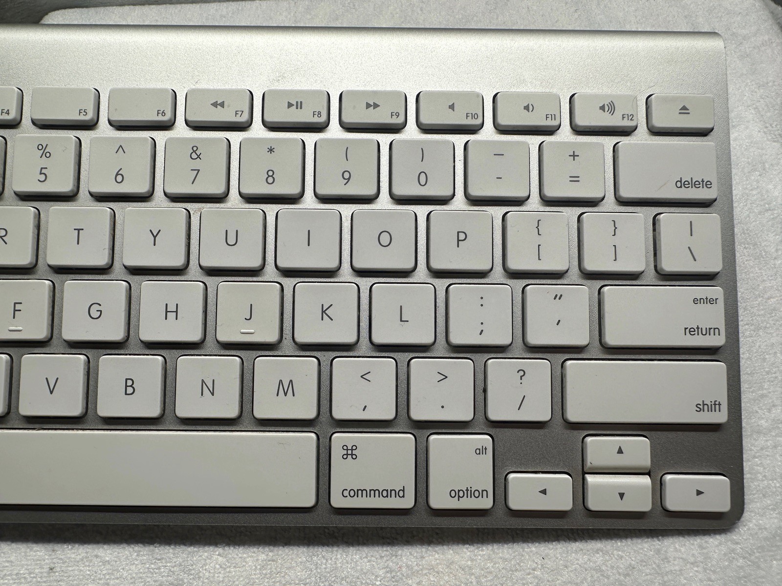 Apple Bluetooth Keyboard Model No: A1314 Tested Good Used Condition