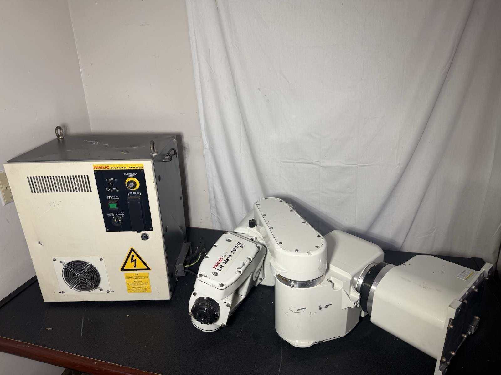 Fanuc LR Mate 200IB 5C With J3IB Mate Controller Untested