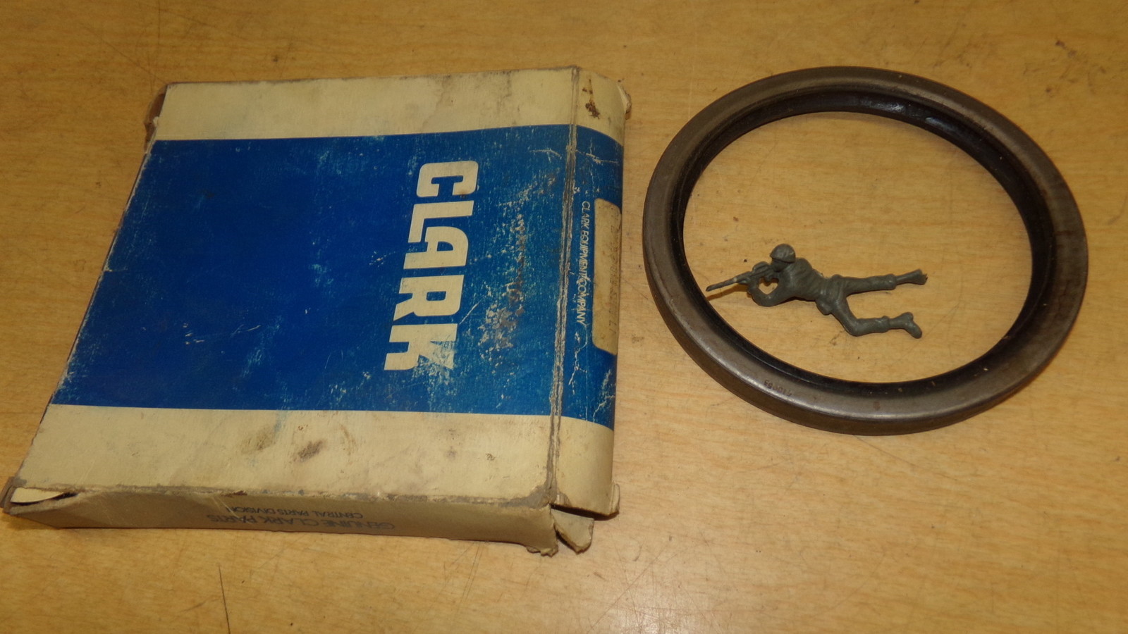 NEW Genuine Clark FI 231353, Oil Seal *Free Shipping*