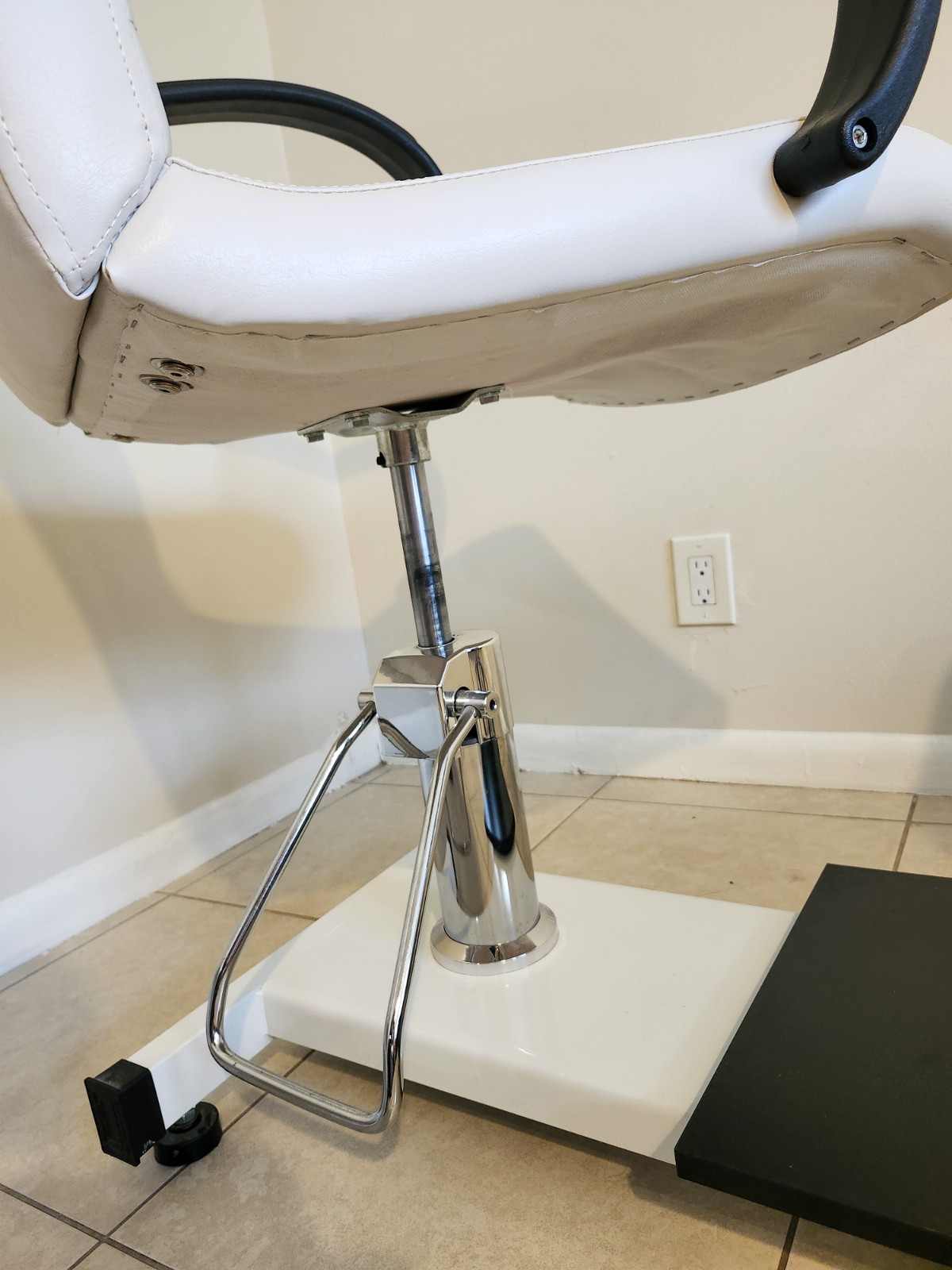 Professional Pedicure Chair – Excellent Condition