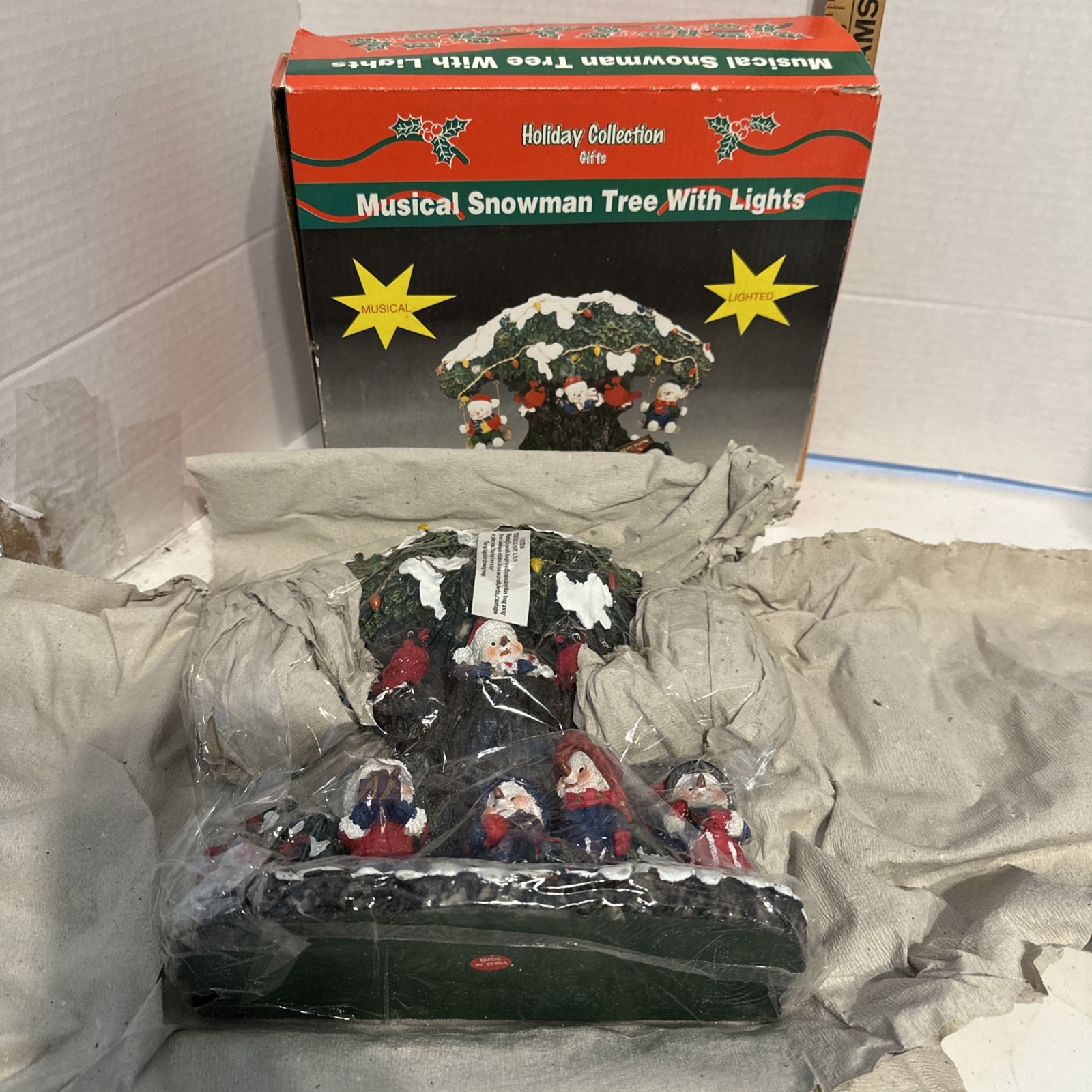 Vtg MUSICAL CHRISTMAS TREE WITH LIGHTS NEW IN BOX By Holiday Collections Works