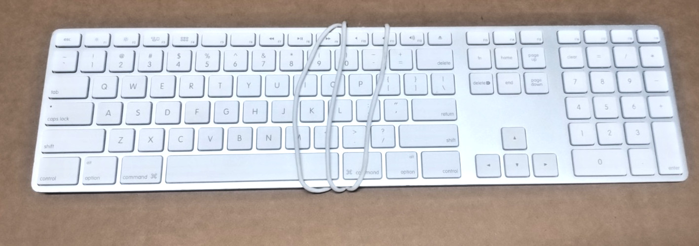 Apple A1243 Wired USB Keyboard w/ extra USB ports